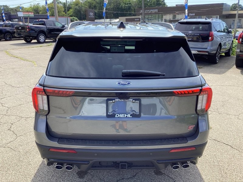 New 2026 Ford Explorer ST w/ Sun And Sound Package AWD/4WD image 8