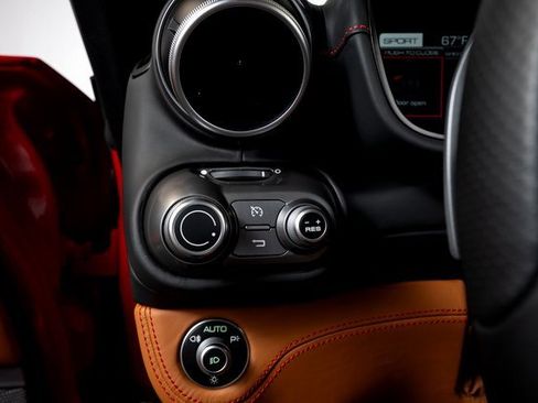 Used 2019 Ferrari Portofino image 40