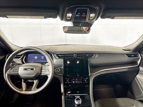 Certified 2025 Jeep Grand Cherokee Laredo AWD/4WD image 13