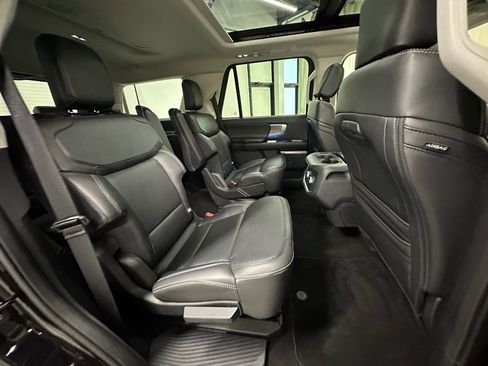 Used 2025 Ford Expedition Platinum image 22