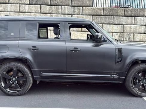 Used 2023 Land Rover Defender 110 V8 AWD/4WD image 3