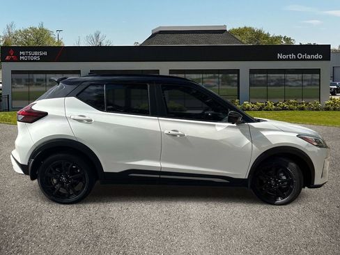 Used 2023 Nissan Kicks SR w/ SR Premium Package FWD image 6