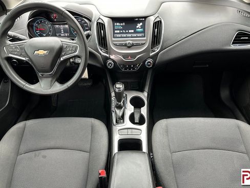Used 2017 Chevrolet Cruze LT image 14
