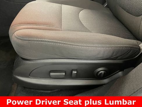 Used 2015 Chevrolet Traverse LT w/ Style and Technology Package FWD image 9