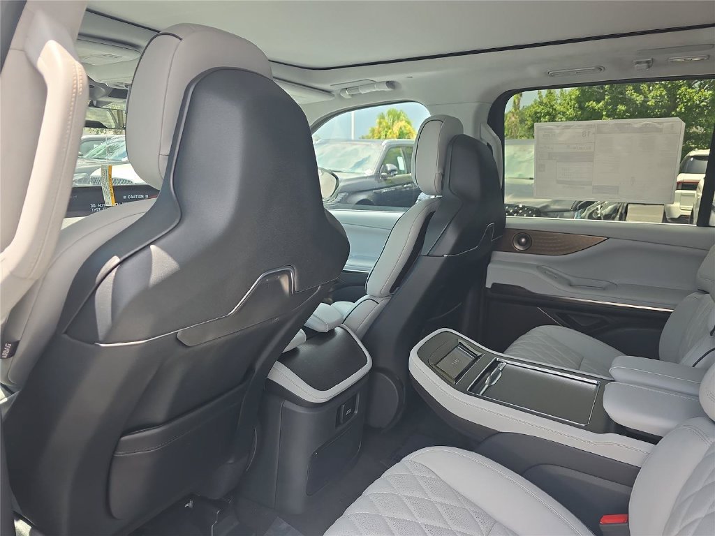 New 2027 Lincoln Navigator Black Label RWD image 13