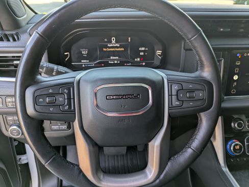 Used 2022 GMC Yukon Denali w/ Advanced Technology Package image 21