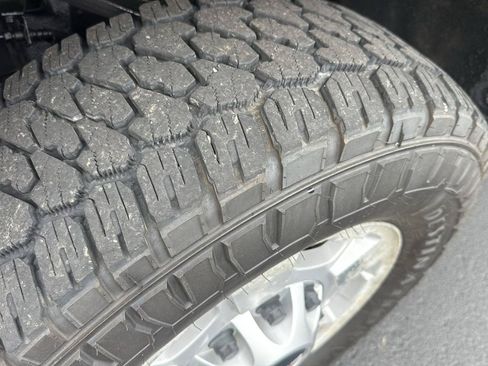 Used 2015 GMC Sierra 2500 SLE w/ SLE Preferred Package AWD/4WD image 9