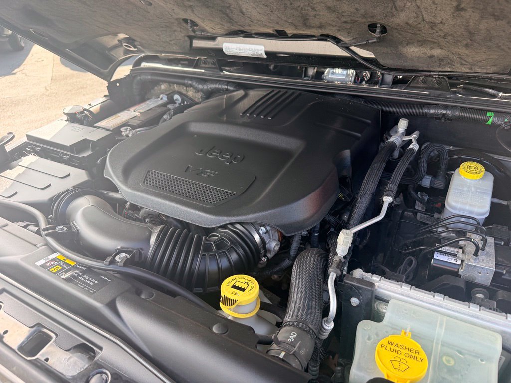 Used 2018 Jeep Wrangler Unlimited Sahara AWD/4WD image 32