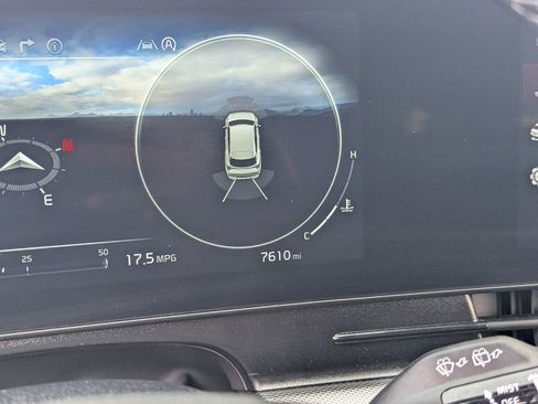 Used 2025 Kia Sportage SX image 32