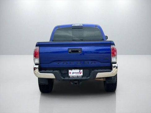 Certified 2022 Toyota Tacoma TRD Off-Road AWD/4WD image 6