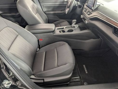 Used 2025 Nissan Altima 2.5 SV FWD image 30