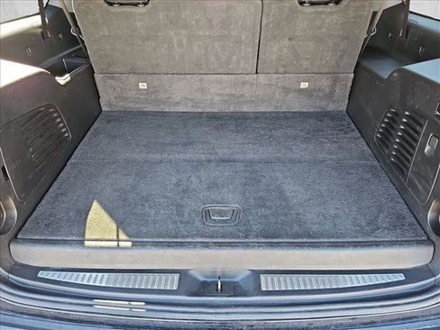 Used 2018 Chevrolet Suburban LT w/ LT Signature Package image 6