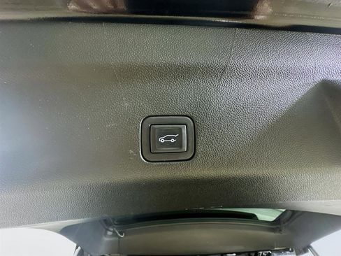 Used 2023 Chevrolet Tahoe High Country w/ Advanced Technology Package image 39