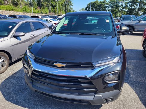 Used 2023 Chevrolet TrailBlazer LS FWD image 2