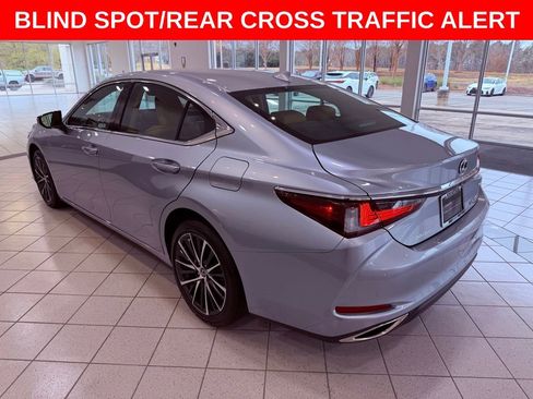 Certified 2022 Lexus ES 350 w/ Premium Package image 5