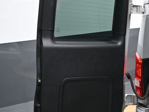 Used 2018 Mercedes-Benz Metris Passenger image 16