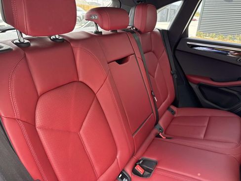 Certified 2025 Porsche Macan image 14