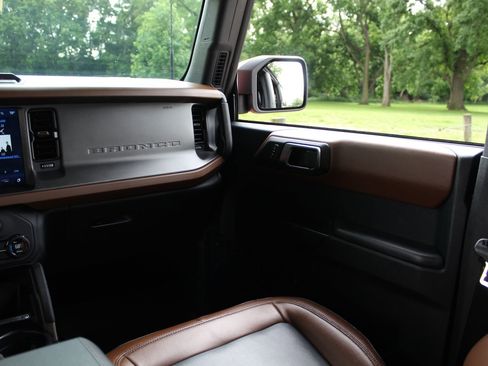 Used 2024 Ford Bronco Outer Banks AWD/4WD image 12