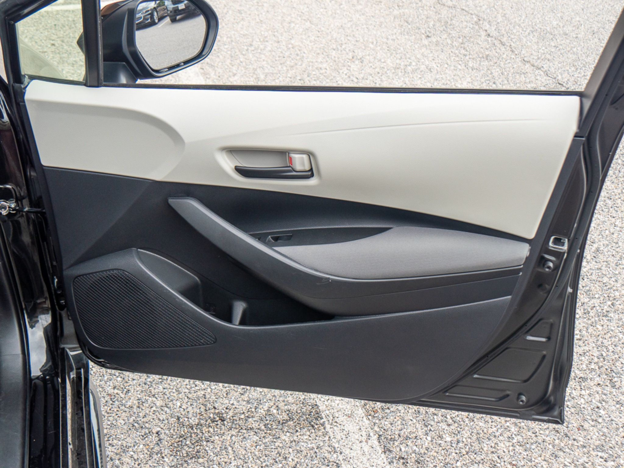 Used 2022 Toyota Corolla LE FWD image 16
