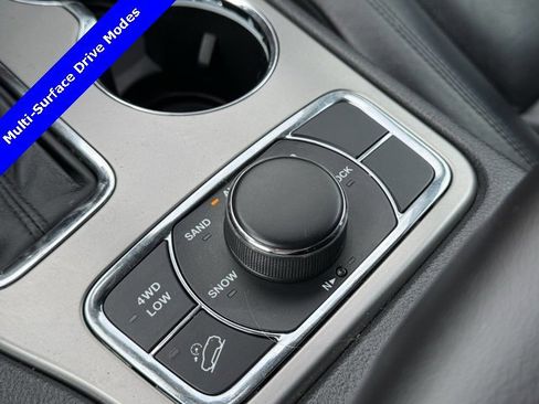 Used 2021 Jeep Grand Cherokee Limited image 4