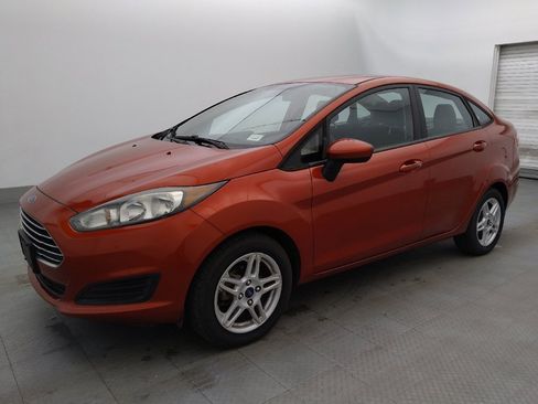 Used 2018 Ford Fiesta SE FWD image 2