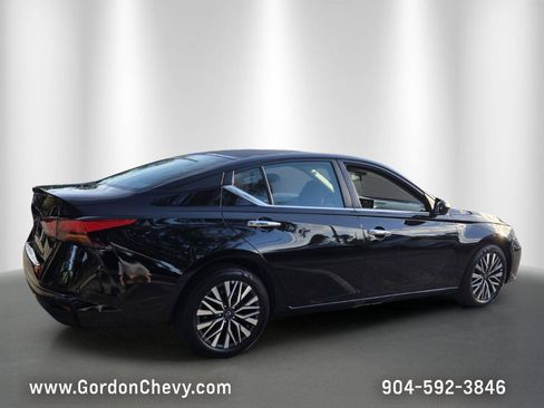 Used 2025 Nissan Altima 2.5 SV FWD image 6