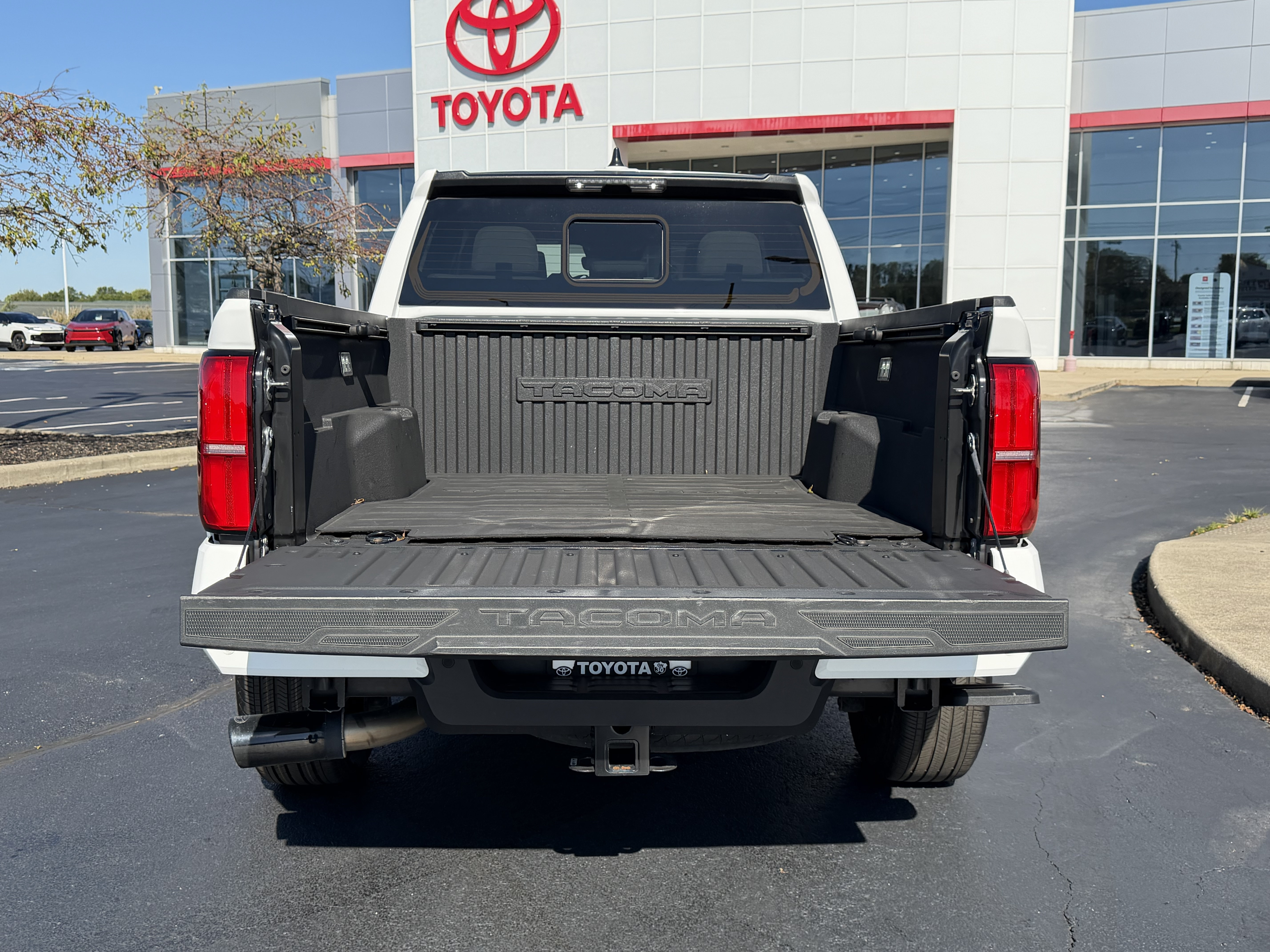 Certified 2025 Toyota Tacoma SR5 AWD/4WD image 7