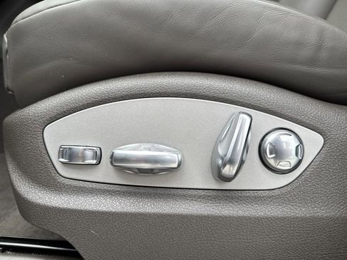 Used 2023 Porsche Macan image 16