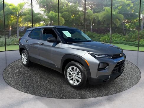 Used 2023 Chevrolet TrailBlazer LS FWD image 3