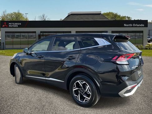 Used 2025 Kia Sportage LX image 3