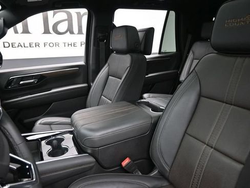 Used 2025 Chevrolet Tahoe High Country AWD/4WD image 17