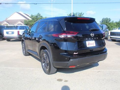 Used 2025 Nissan Rogue SV FWD image 4