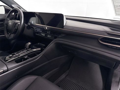 Used 2024 Toyota Crown Limited image 49