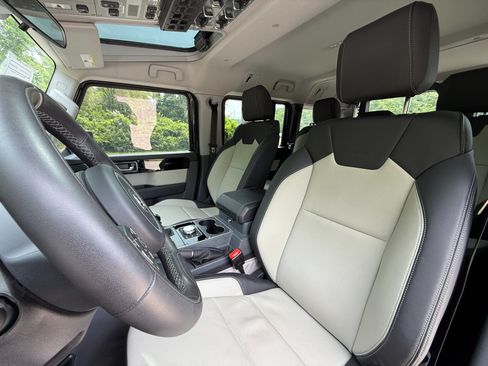 Used 2025 INEOS Grenadier AWD/4WD image 11