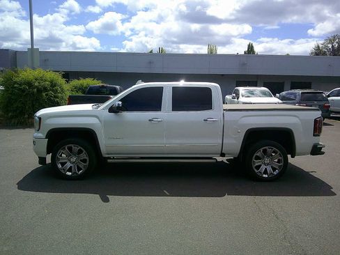 Used 2017 GMC Sierra 1500 Denali w/ Denali Ultimate Package AWD/4WD image 2
