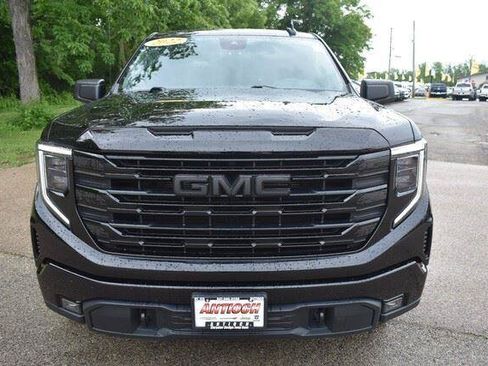 Used 2022 GMC Sierra 1500 Elevation w/ LPO, Elevation Black Package AWD/4WD image 11