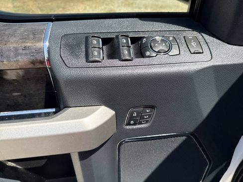 Used 2022 Ford F250 Lariat w/ Lariat Value Package AWD/4WD image 11