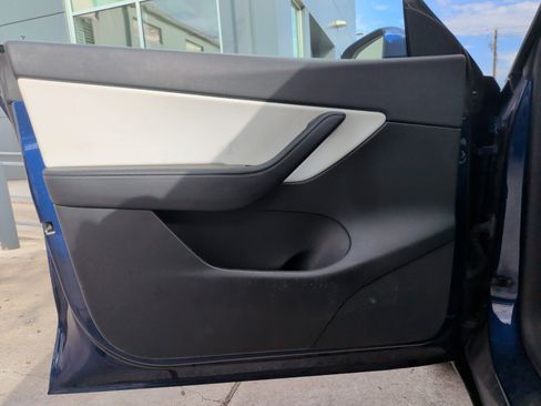 Used 2022 Tesla Model Y Long Range AWD/4WD image 12