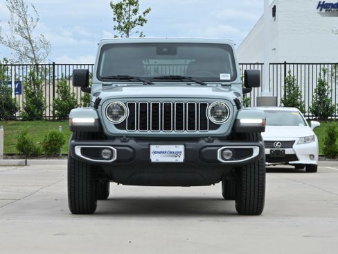 Used 2024 Jeep Wrangler Unlimited Sahara w/ Technology Group AWD/4WD image 3