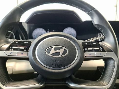 Used 2025 Hyundai Elantra Limited FWD image 10