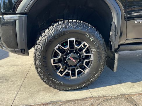 Used 2025 GMC Sierra 2500 AT4X image 27