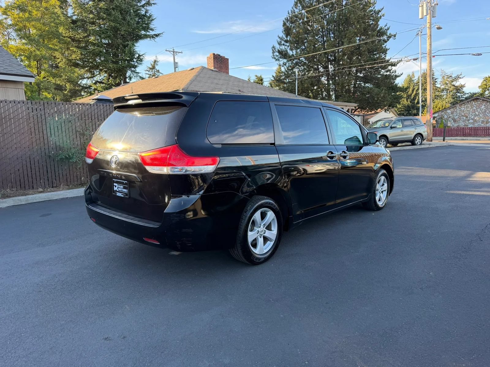 Used 2012 Toyota Sienna LE FWD image 4