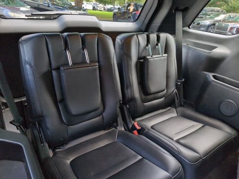 Used 2017 Ford Explorer XLT w/ Equipment Group 202A AWD/4WD image 27
