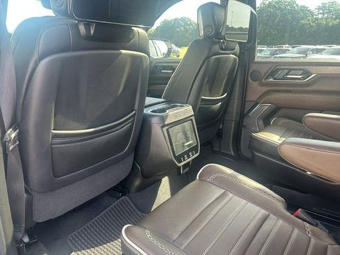 Used 2025 GMC Yukon XL Denali Ultimate AWD/4WD image 19