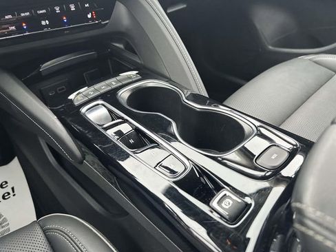 Used 2023 Buick Envision Essence image 45