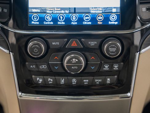 Used 2020 Jeep Grand Cherokee Limited w/ Luxury Group II image 30