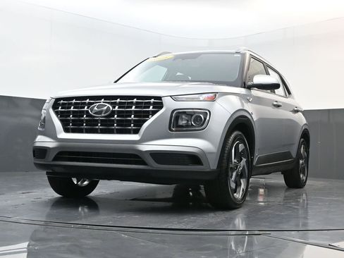 Certified 2025 Hyundai Venue SEL image 29