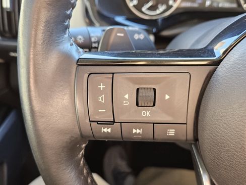 Used 2023 Nissan Pathfinder SL image 12