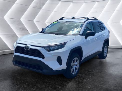 Used 2021 Toyota RAV4 LE FWD image 3
