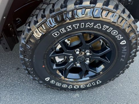 Used 2025 Jeep Gladiator Sport image 6